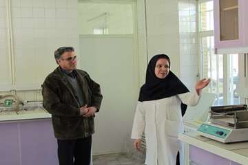 گزارش تصویری : بازدید دکتر زرابی و دکتر نامداری معاونت غذا و دارو دانشگاه علوم پزشکی از آزمایشگاه سم