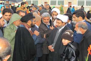 گزارش تصویری: برگزاری مراسم عطر افشانی و غبار روبی گلزار شهداء کرمان به مناسبت دهه مبارک فجر با حضور
