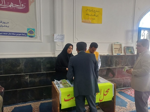 گزارش تصویری:  همزمان با ایام الله دهه مبارک فجر، استقرار میز خدمت دامپزشکی شهرستان نرماشیر در محل برگزاری نماز جمعه