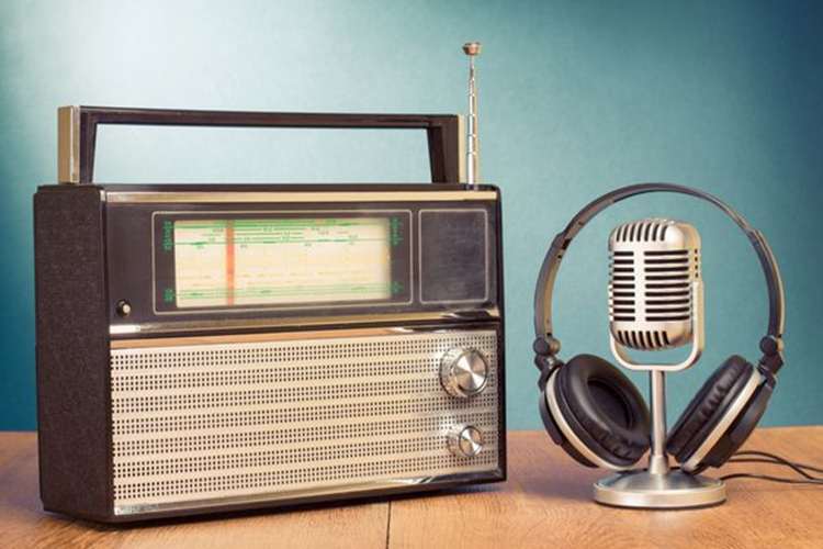 مصاحبه رادیویی مدیر کل دامپزشکی استان کرمان دکتر محمد خلیلی وند درخصوص راههای پیشگیری از بیماری تب برفکی در برنامه ایشوم از رادیوکرمان