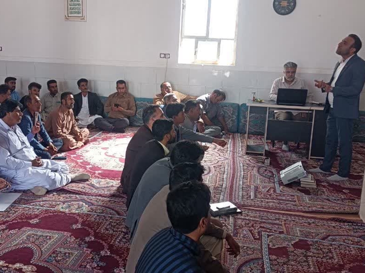 برگزاری کلاس آموزشی آشنایی با بیماری های ویروسی دام در بخش نگین کویر 