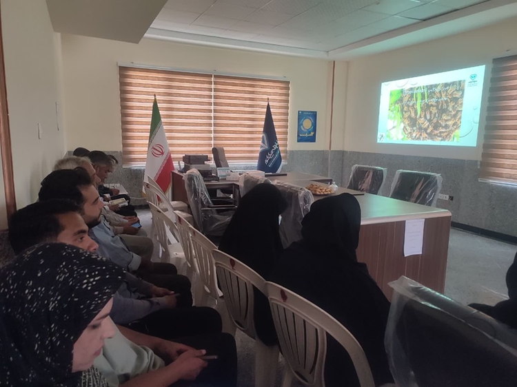 برگزاری کلاس آموزشی کنه تروپیله لپس زنبور عسل توسط اداره دامپزشکی شهرستان رابر 